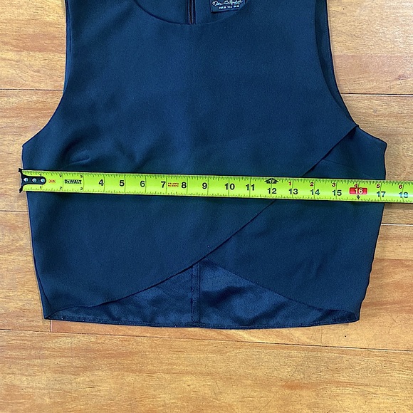 Curtain Crop Top - Picture 6 of 7